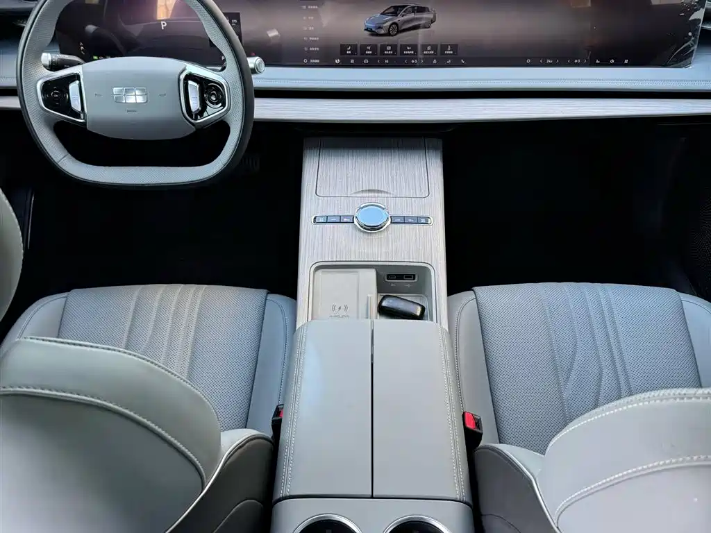 GEELY GALAXY GALAXY E8