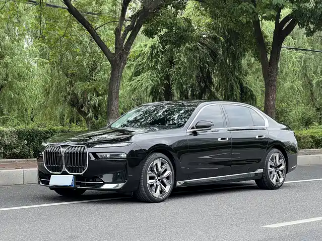  BMW BMW 7 Series 2023 Model 740Li Leading Luxury Package