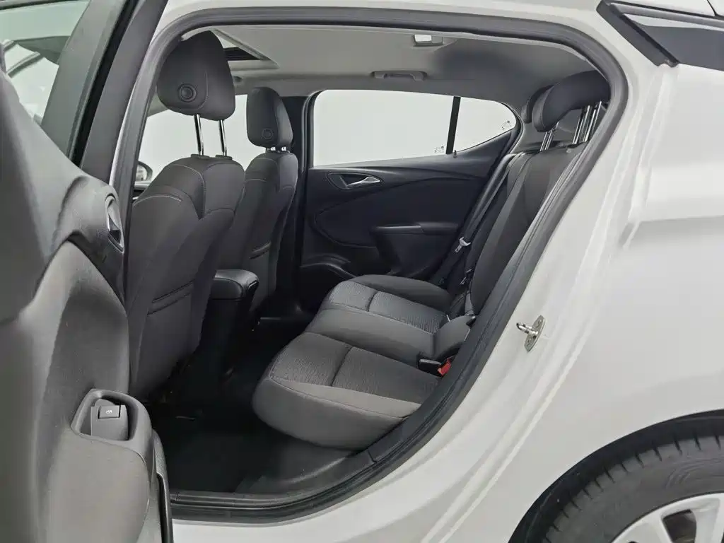 Photo 15 - Buick Verano