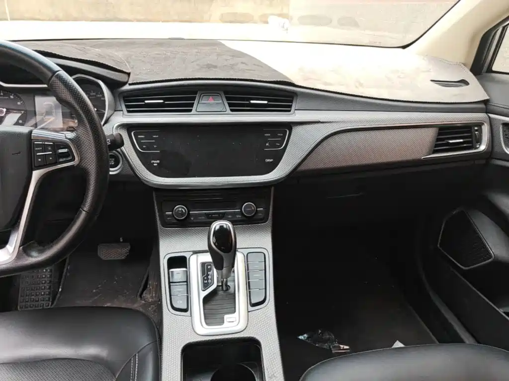 Photo 13 - Geely Emgrand GS