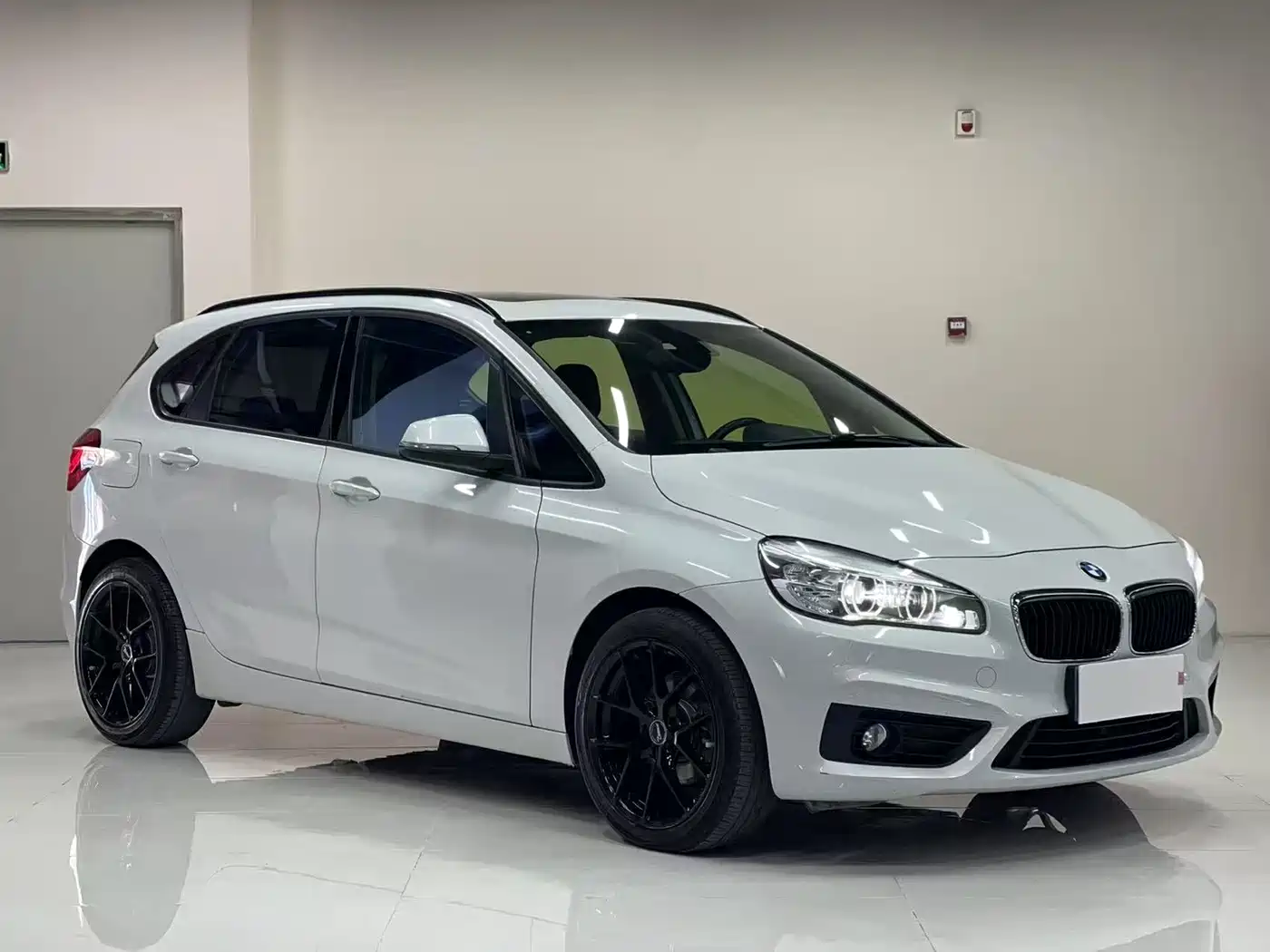 BMW 2 Series Touring 2018 218i Luxury Line фото 2