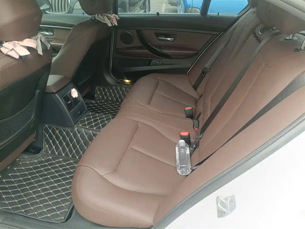 BMW 3 Series 2018 318Li фото 13