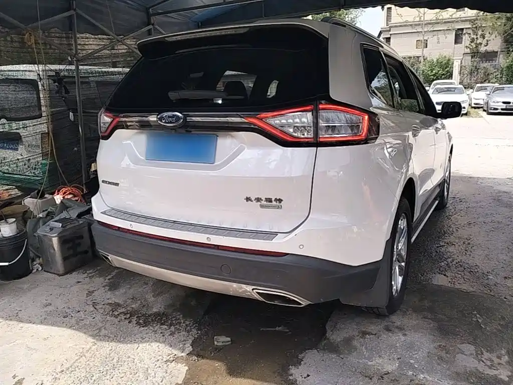 Photo 7 - Ford Edge