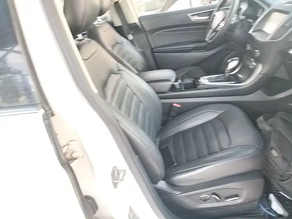 Photo 25 - Ford Edge
