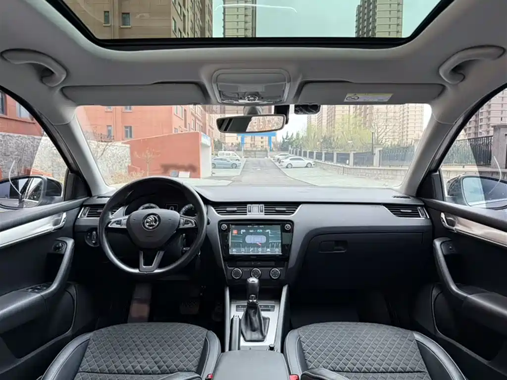 Škoda Octavia 2018 TSI280 DSG Luxury Edition фото 23