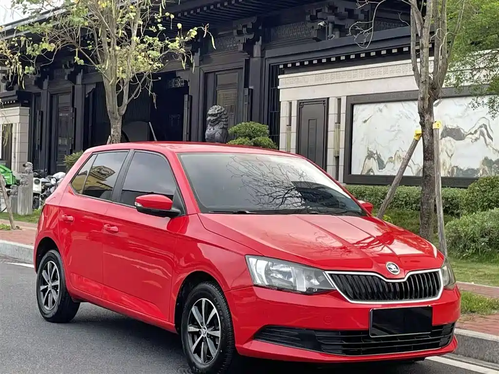 Škoda Fabia 2015 1.4L Automatic Advance Edition фото 23