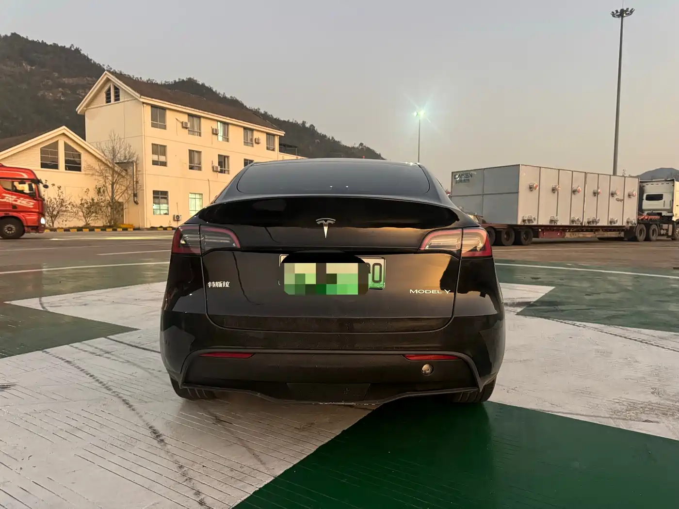 TESLA MODEL Y