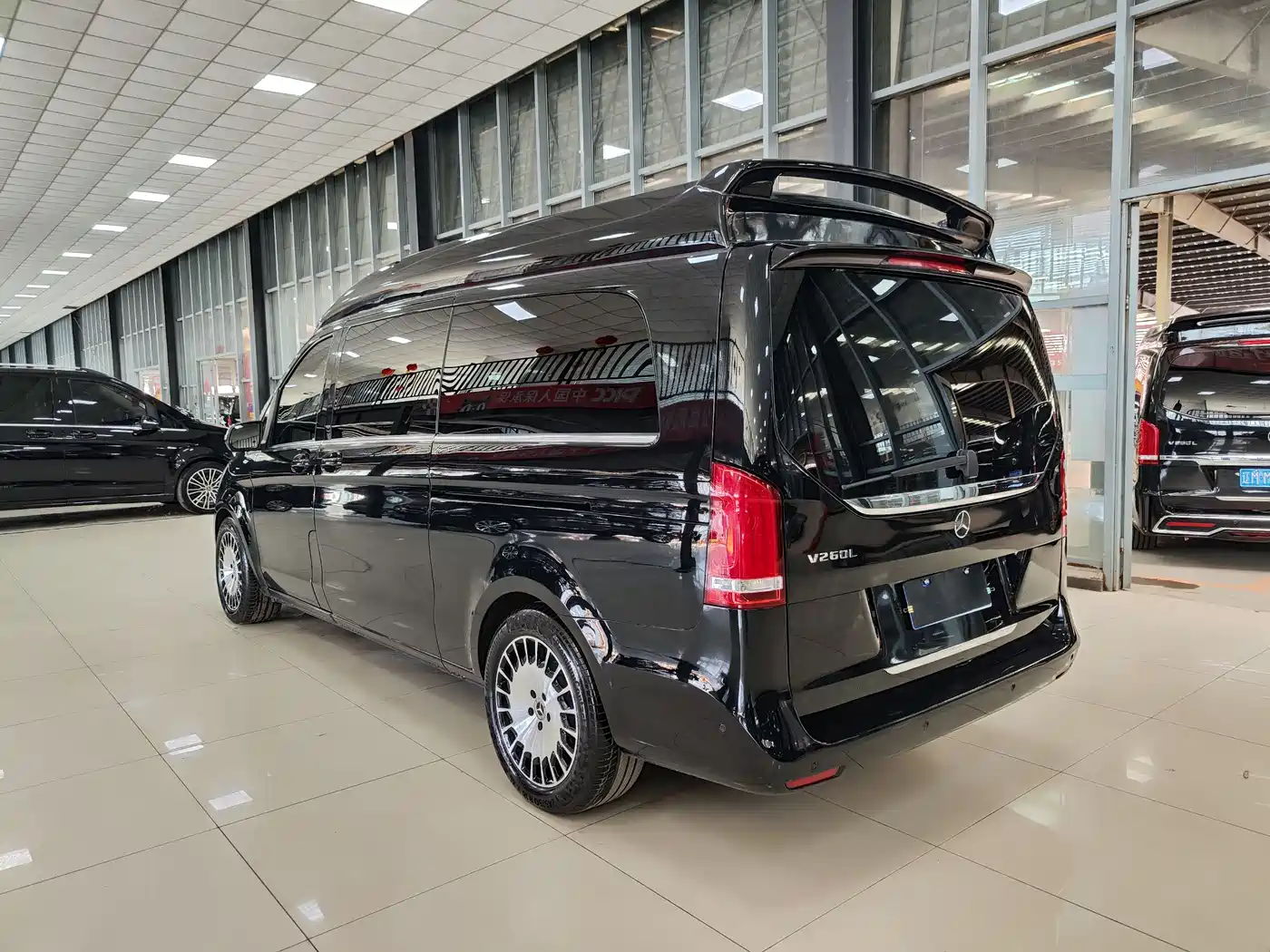 Mercedes-Benz V-Class 2018 V 260 L Premium Long Wheelbase Edition China VI фото 34