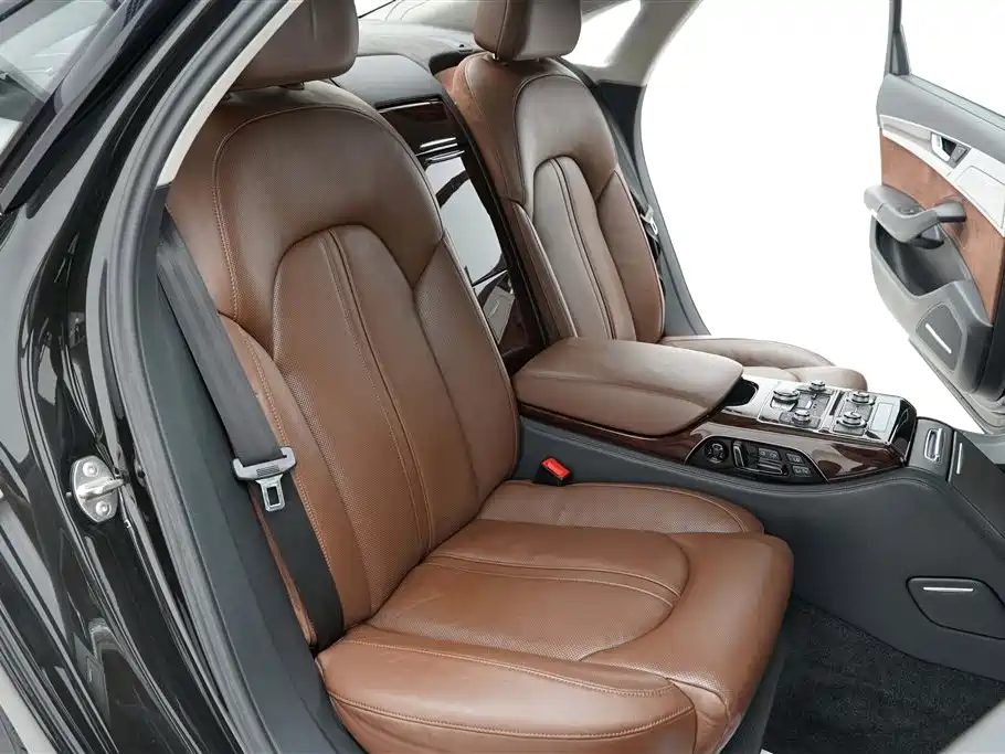 Фото 23 - Audi A8
