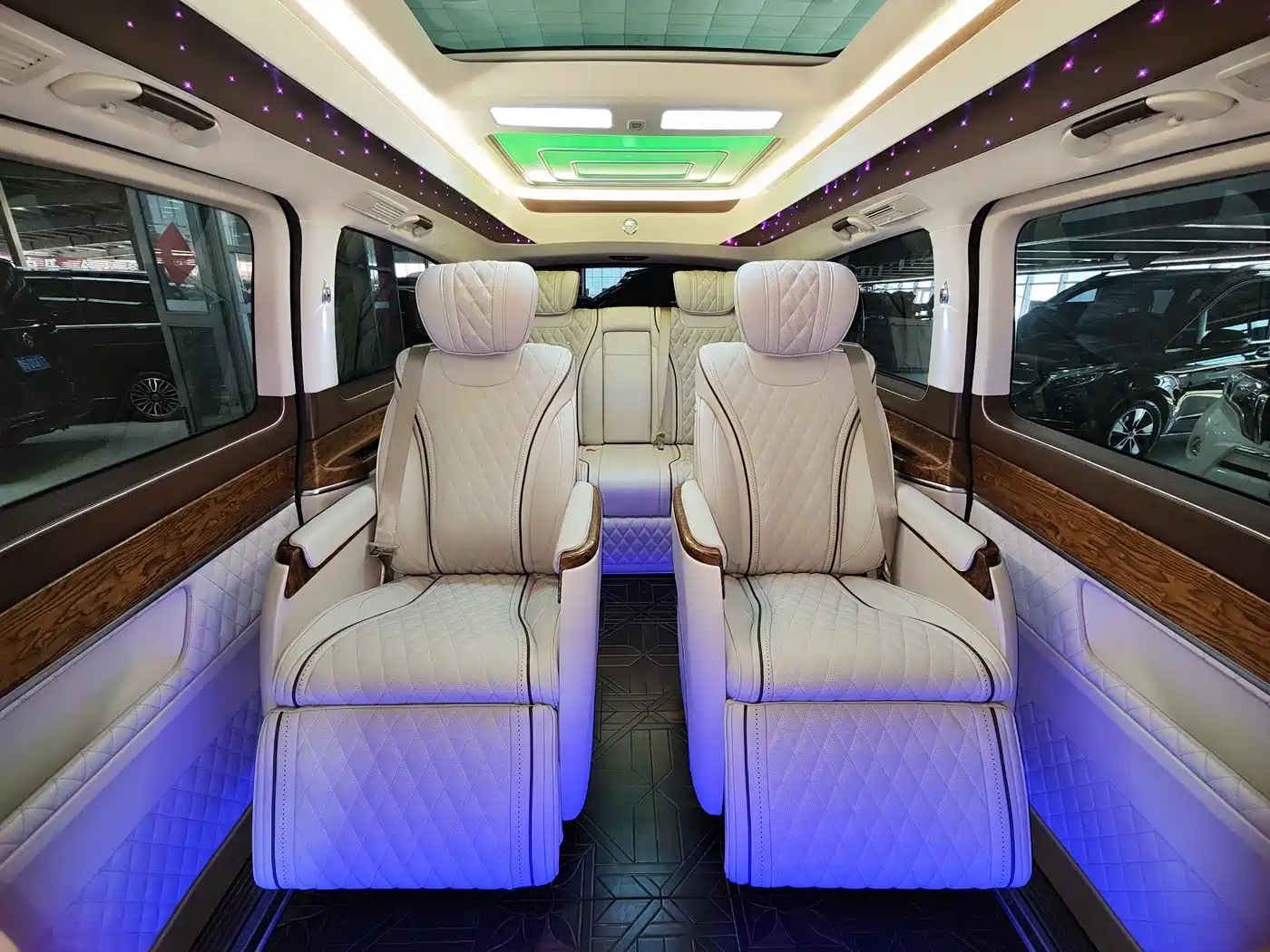 Mercedes-Benz V-Class 2018 V 260 L Premium Long Wheelbase Edition China VI фото 8
