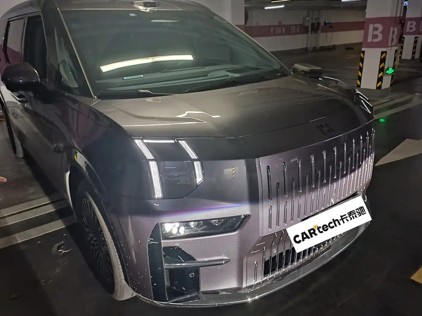 ZEEKR 009 2025 2024 6-seat Executive AWD 108kWh