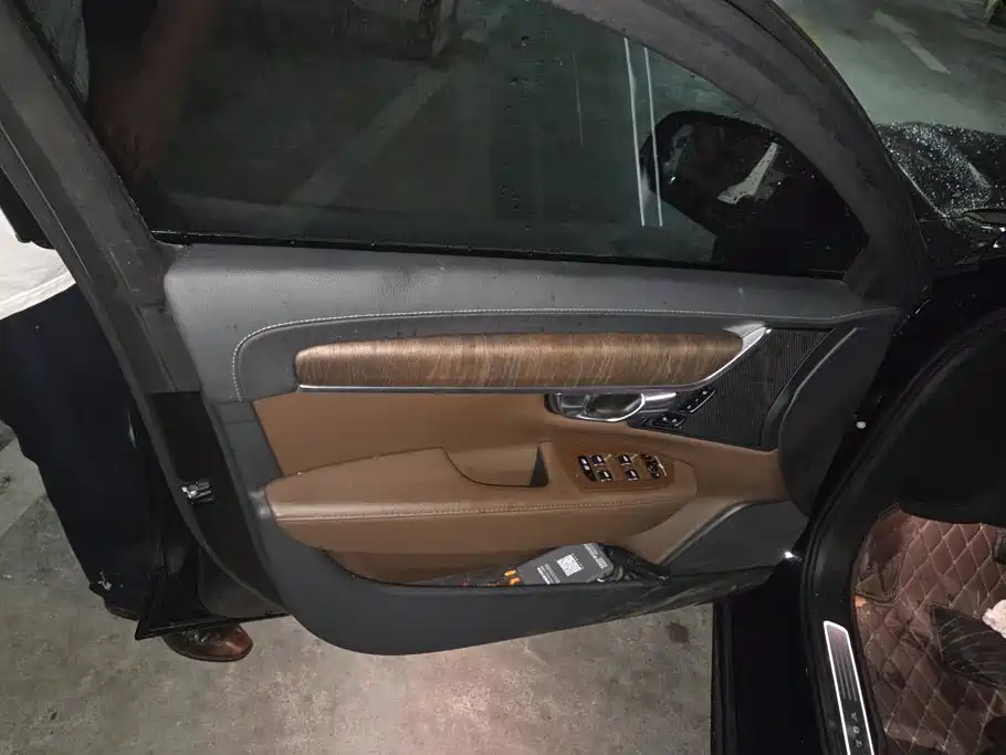 Photo 7 - Volvo S90