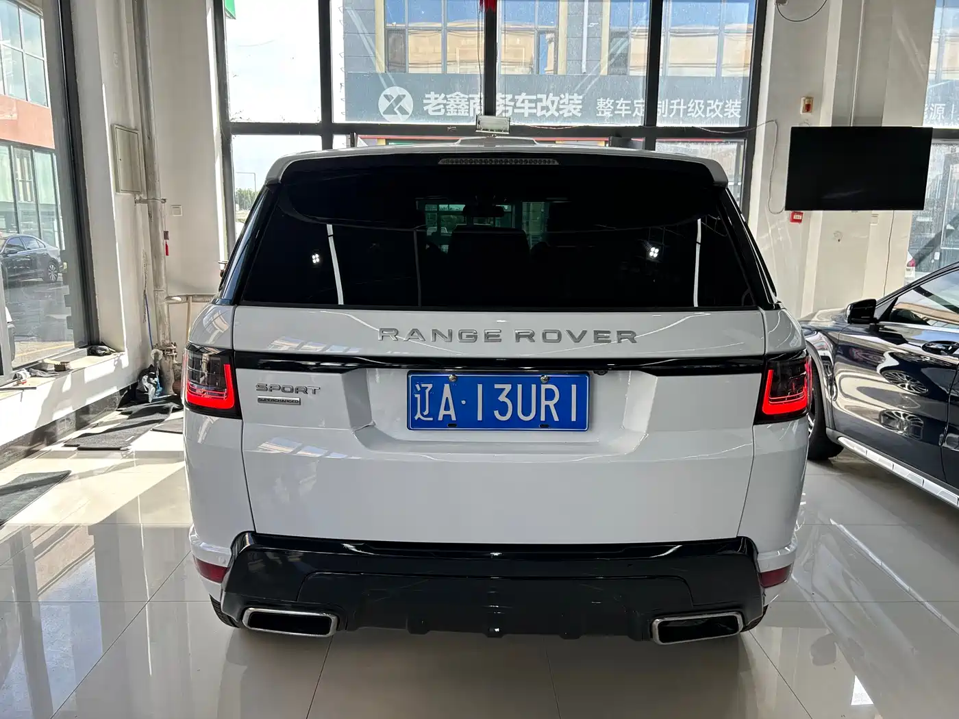 Land Rover Range Rover Sport 2014 5.0 SC V8 Dynamic Genesis Edition фото 6