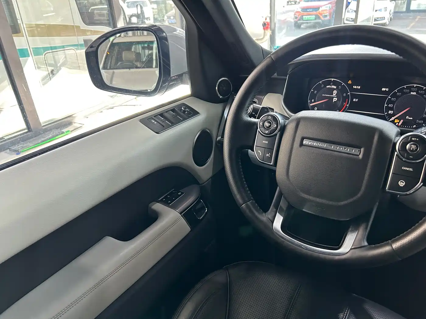 Land Rover Range Rover Sport 2014 5.0 SC V8 Dynamic Genesis Edition фото 16