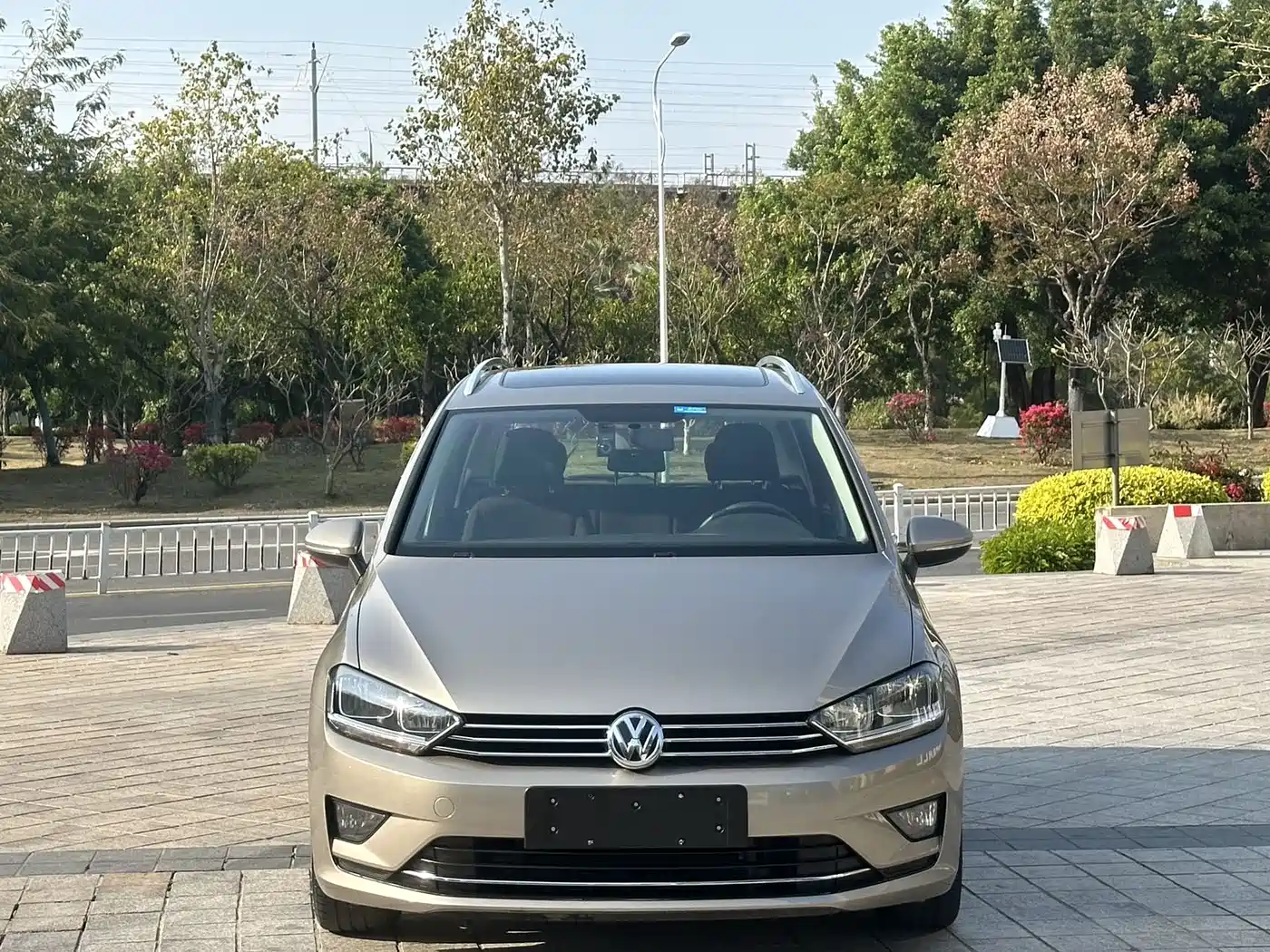 Volkswagen Golf Sportsvan 2018 1.6L Automatic Comfort фото 2