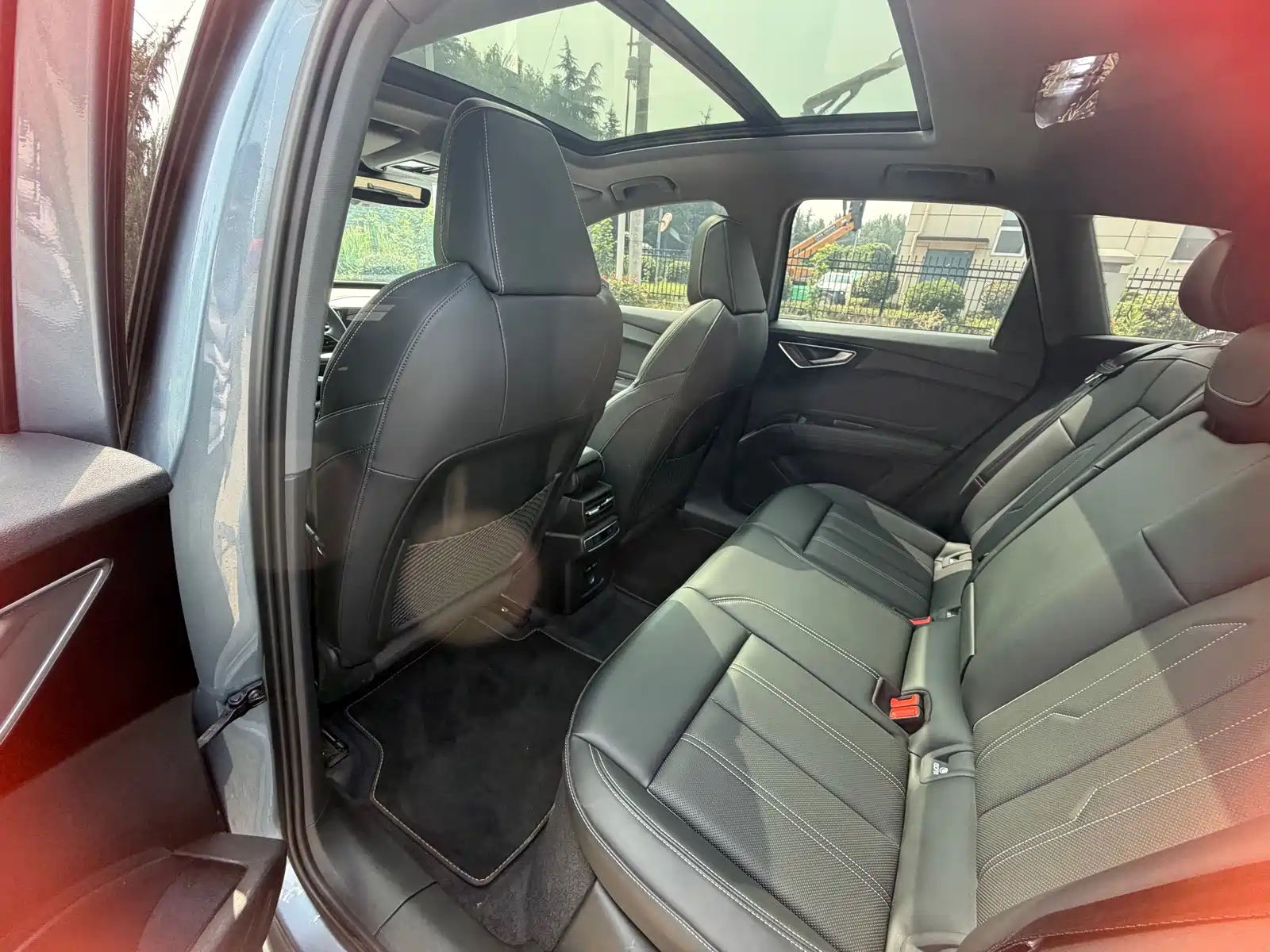 Photo 8 - Audi Q4 e-tron