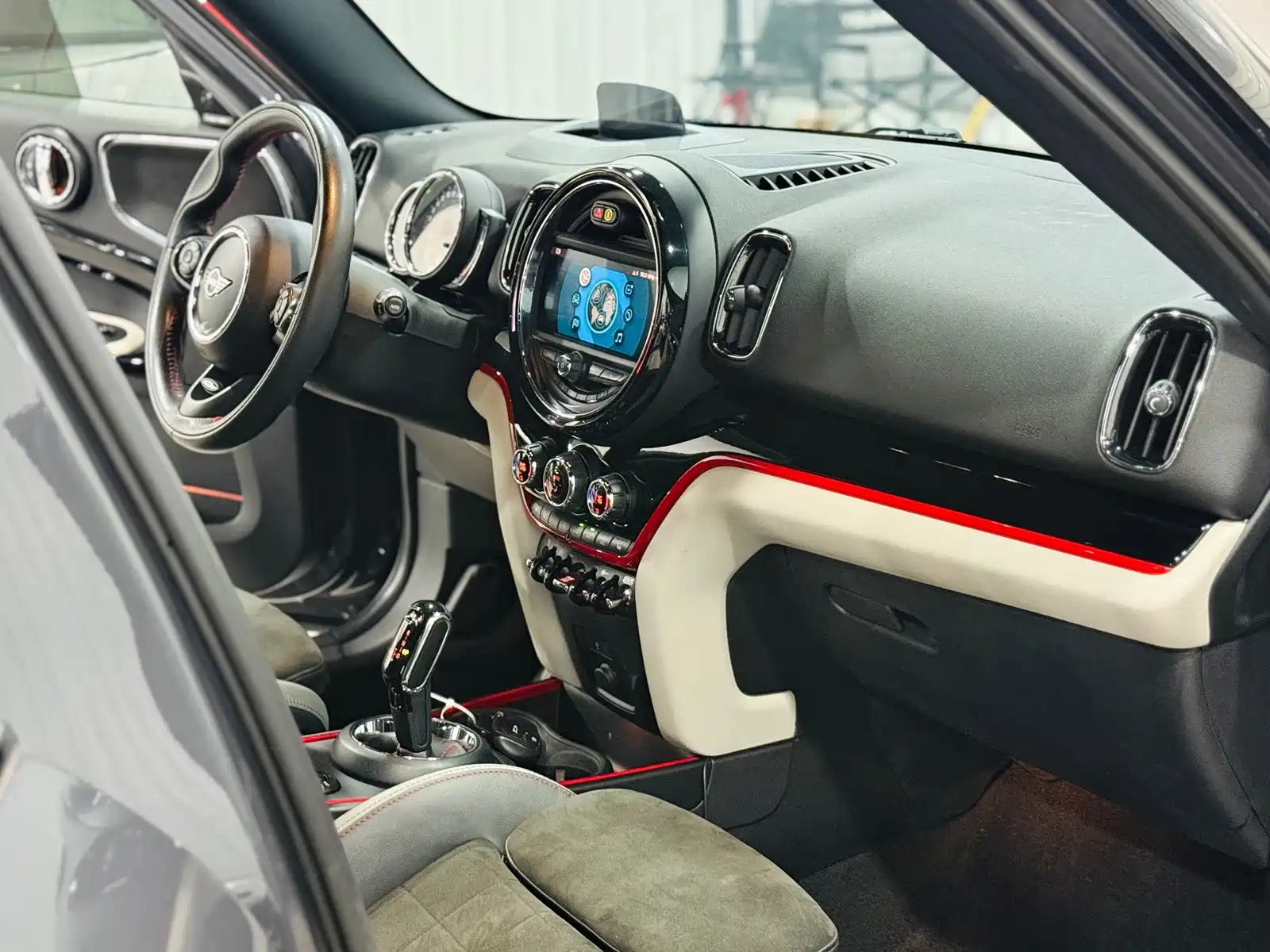 Photo 11 - MINI JCW COUNTRYMAN