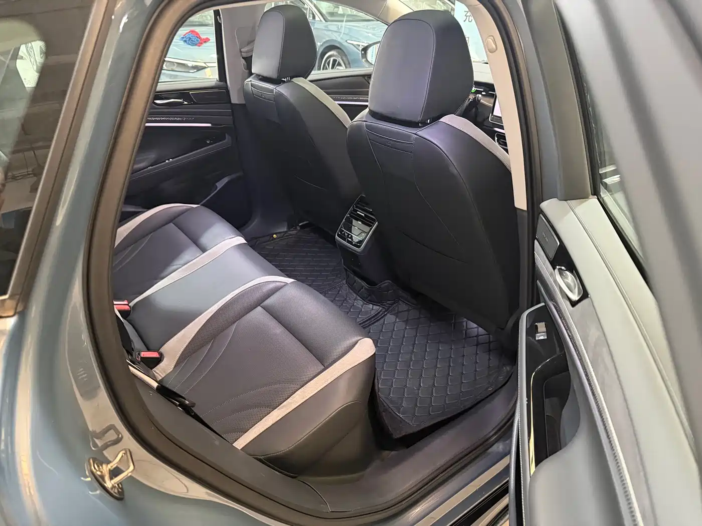 VOLKSWAGEN ID.7 VIZZION