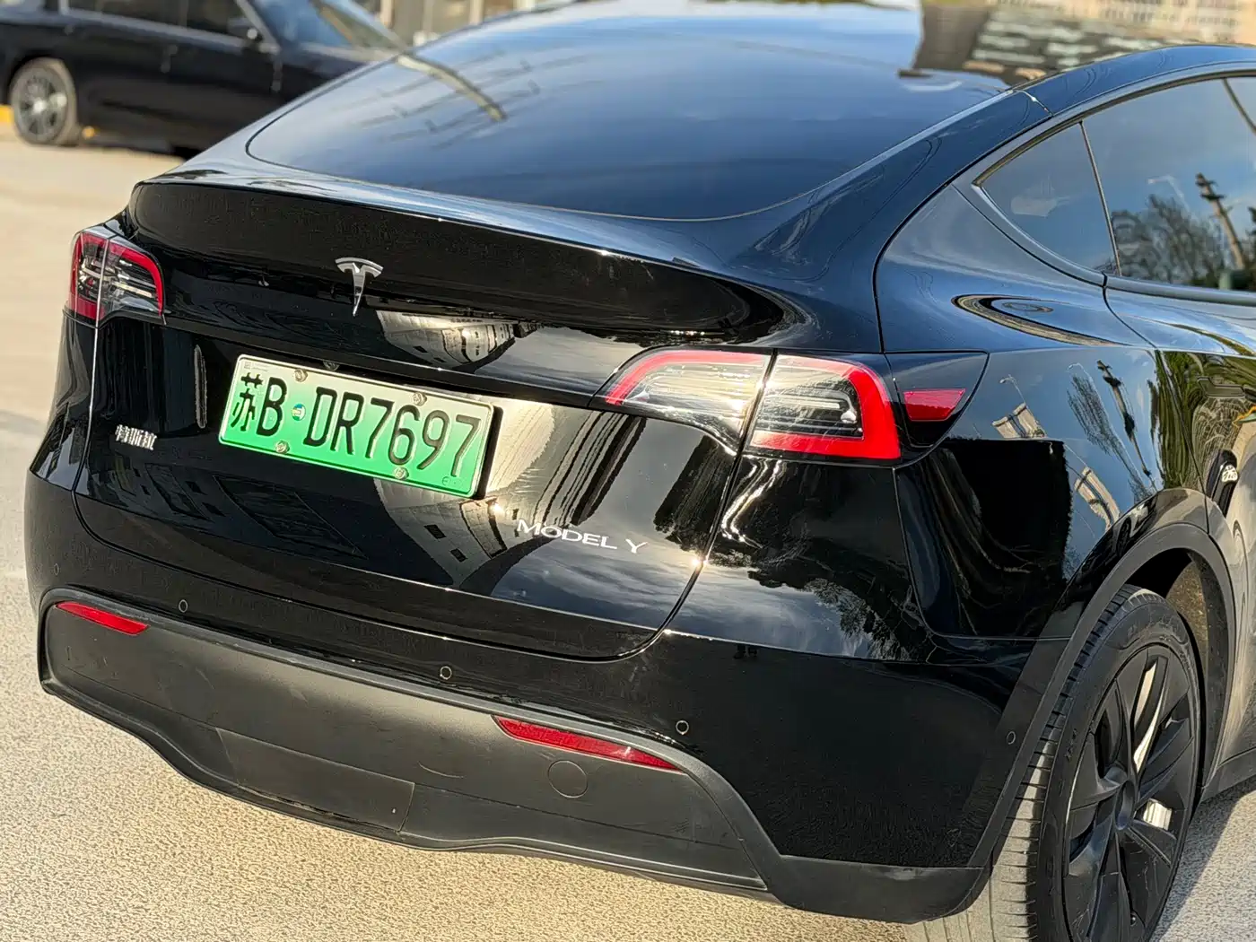 TESLA MODEL Y