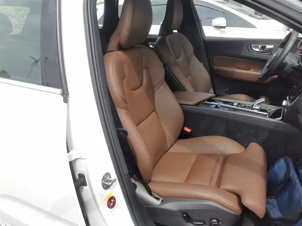 Volvo XC60 2025 2025 B5 AWD Smart Elite Luxury Edition