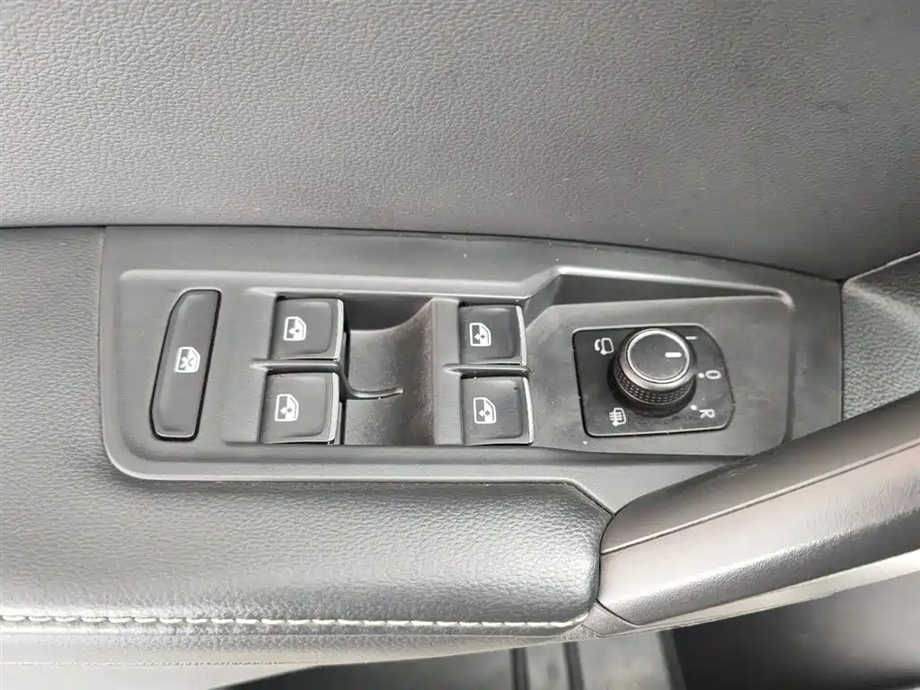Volkswagen Tiguan L 2018 380TSI Automatic AWD Luxury Edition фото 9
