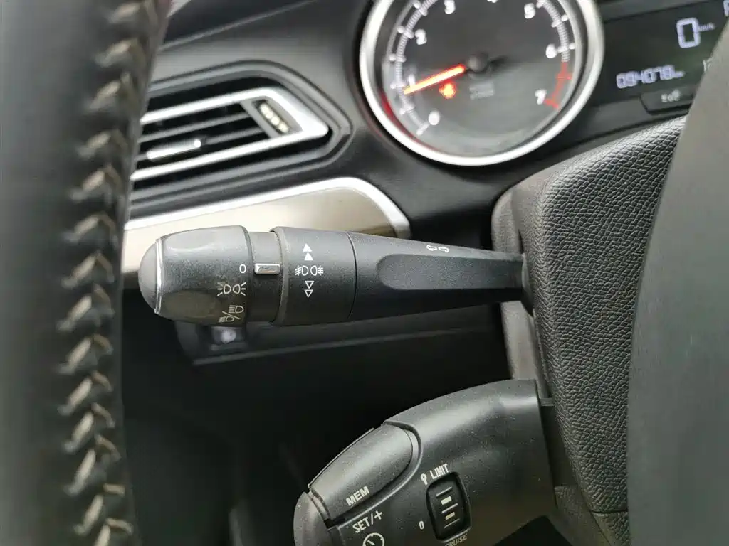 Peugeot 408 2015 Model 1.2T Automatic Luxury Edition фото 21