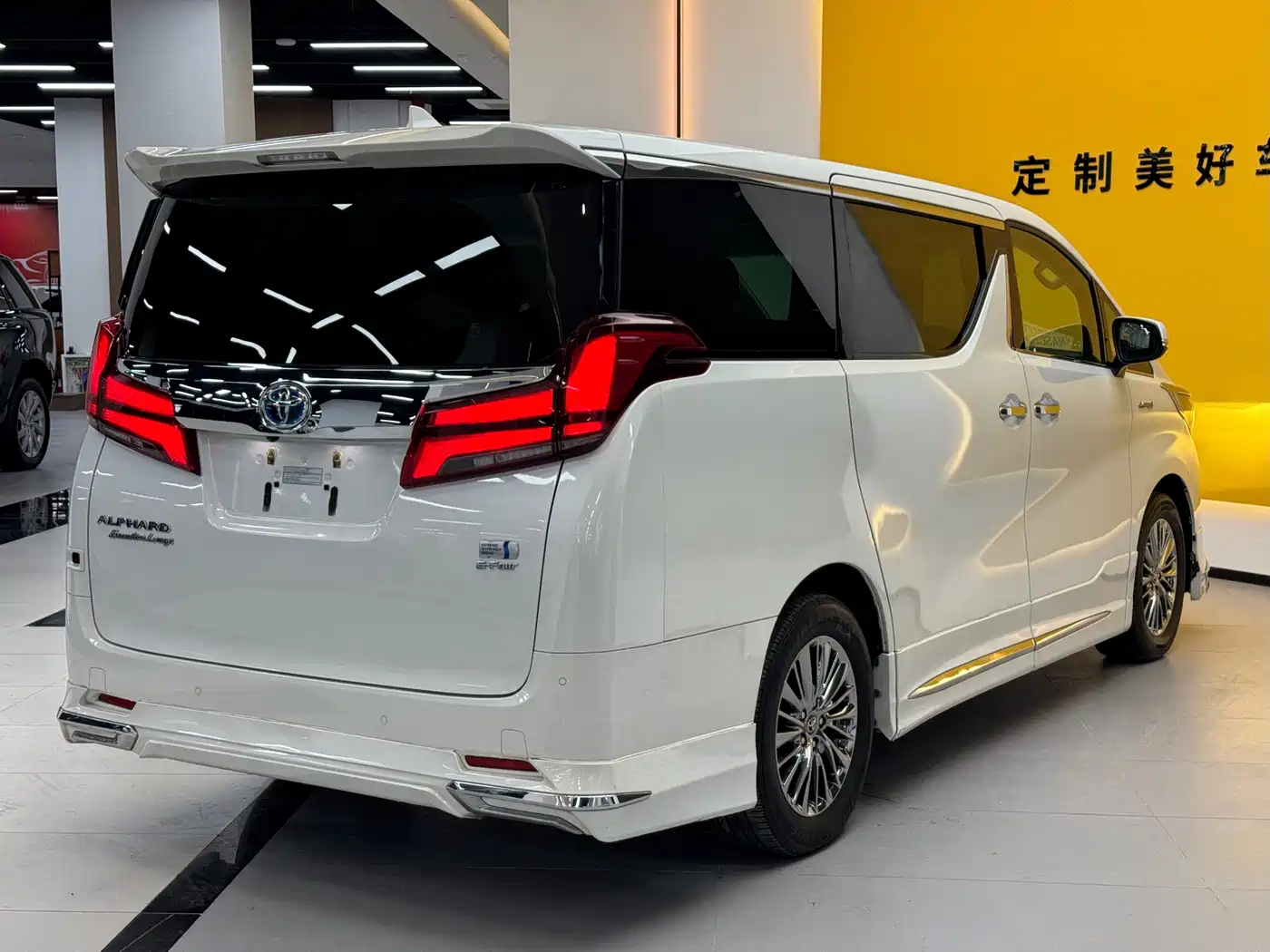 Toyota Alphard 2021 Hybrid 2.5L Premium фото 6