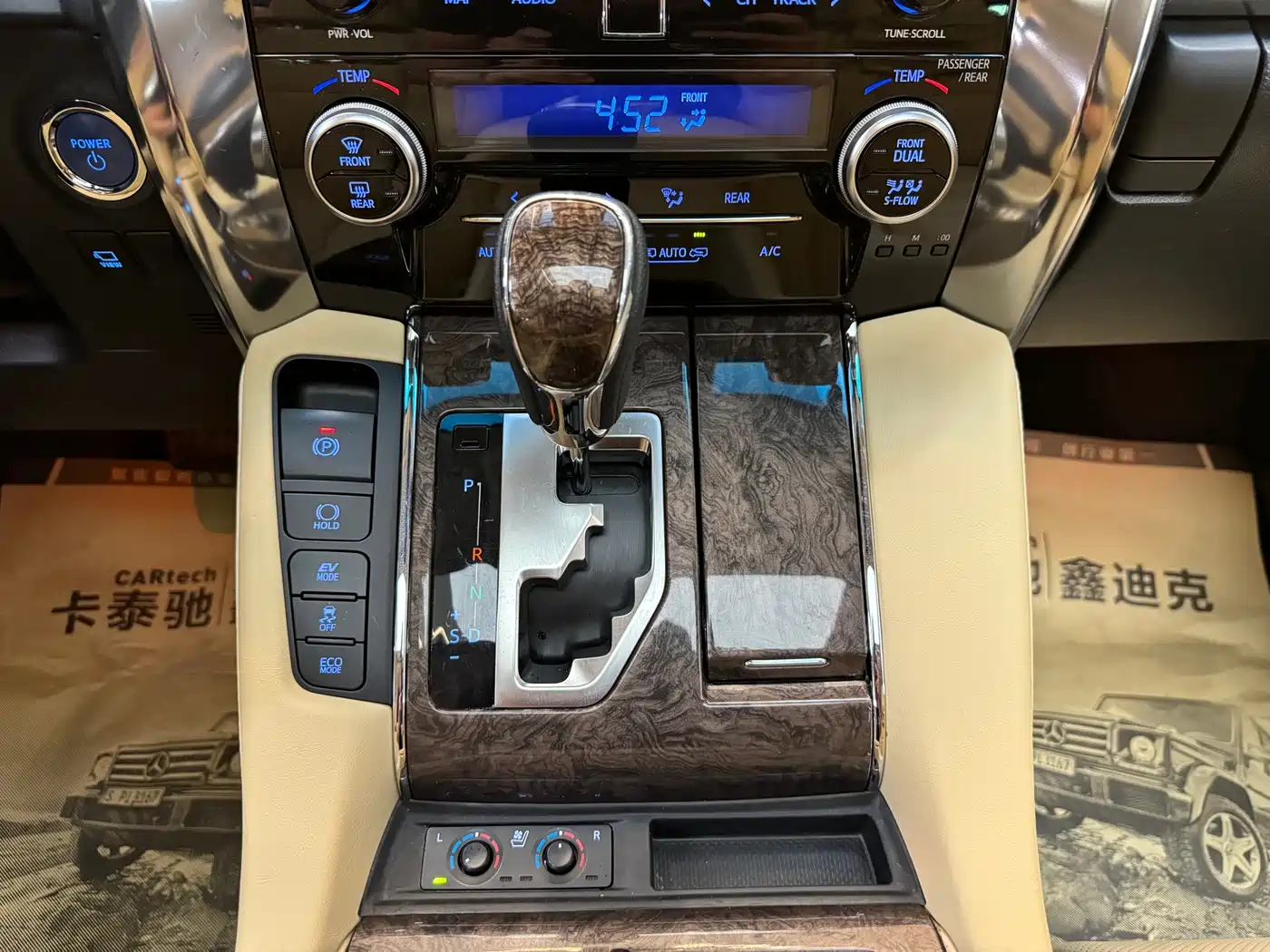 Toyota Alphard 2021 Hybrid 2.5L Premium фото 17
