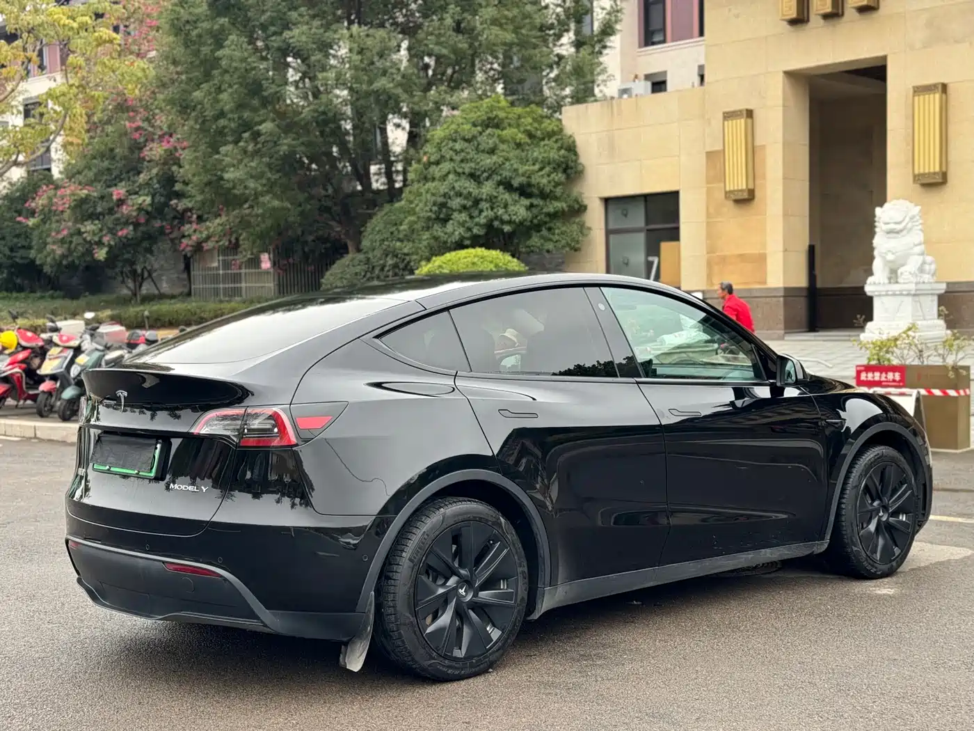 TESLA MODEL Y