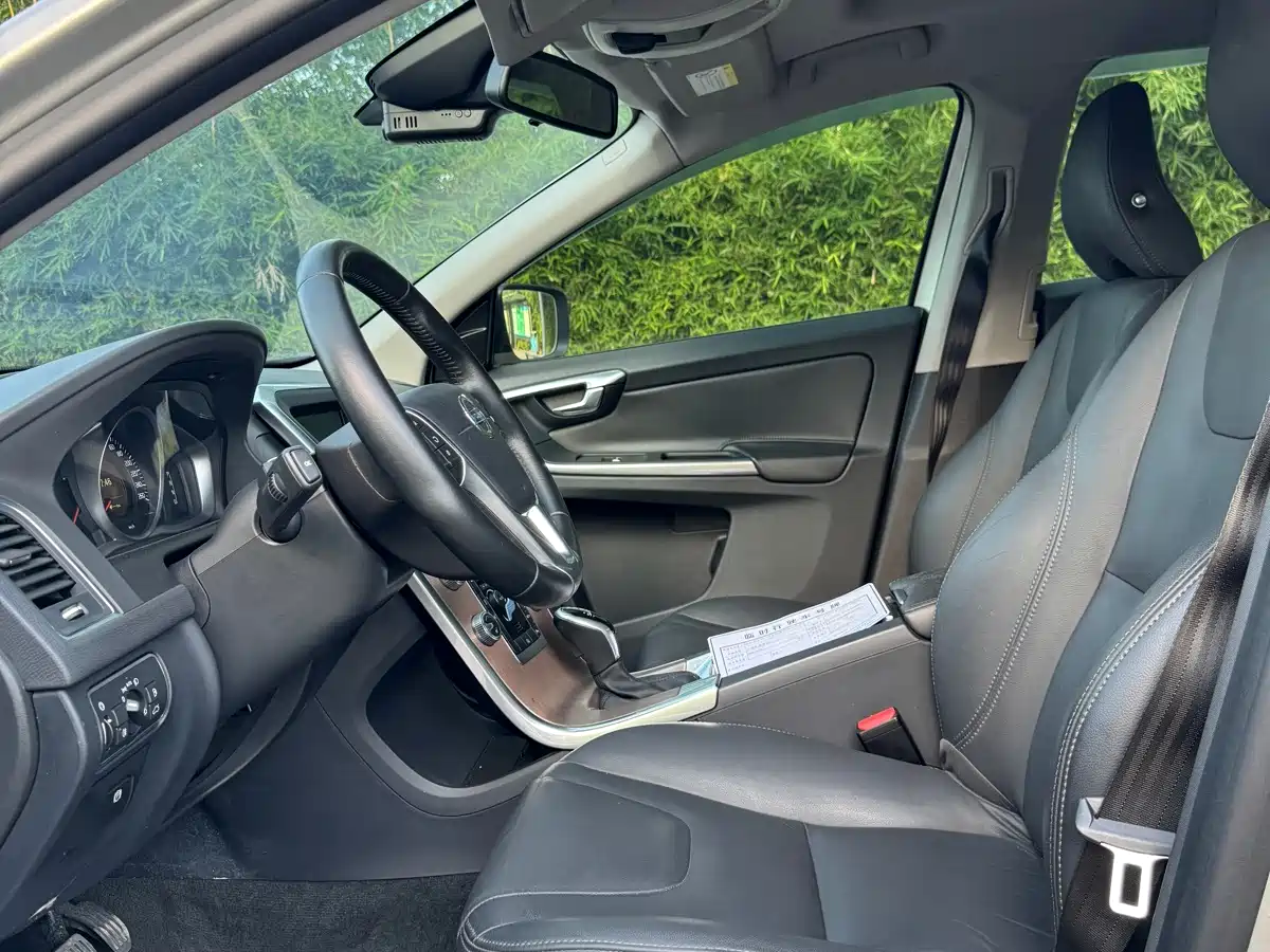 Фото 4 - Volvo XC60