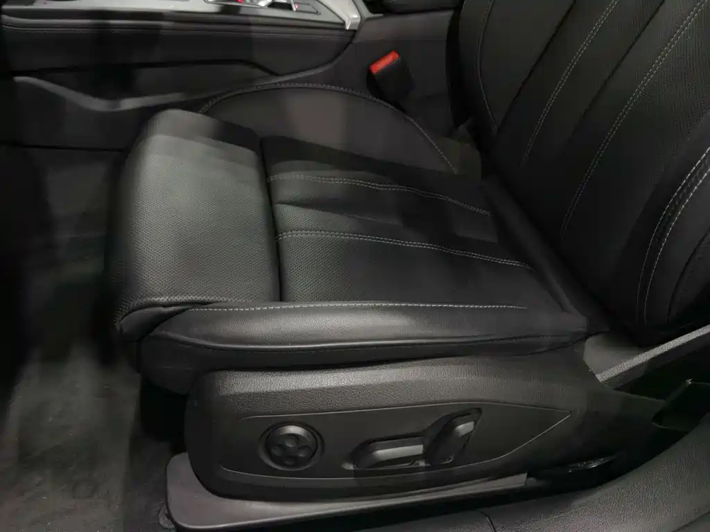 Фото 20 - Audi A4L