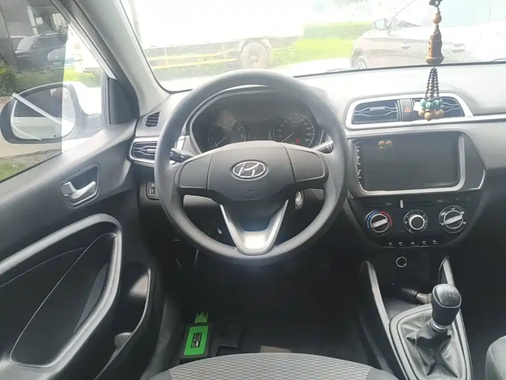 Photo 11 - Hyundai Verna