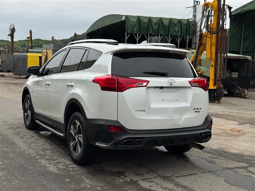 Toyota RAV4 Rongfang 2015 2.0L CVT 2WD Trend Edition фото 6