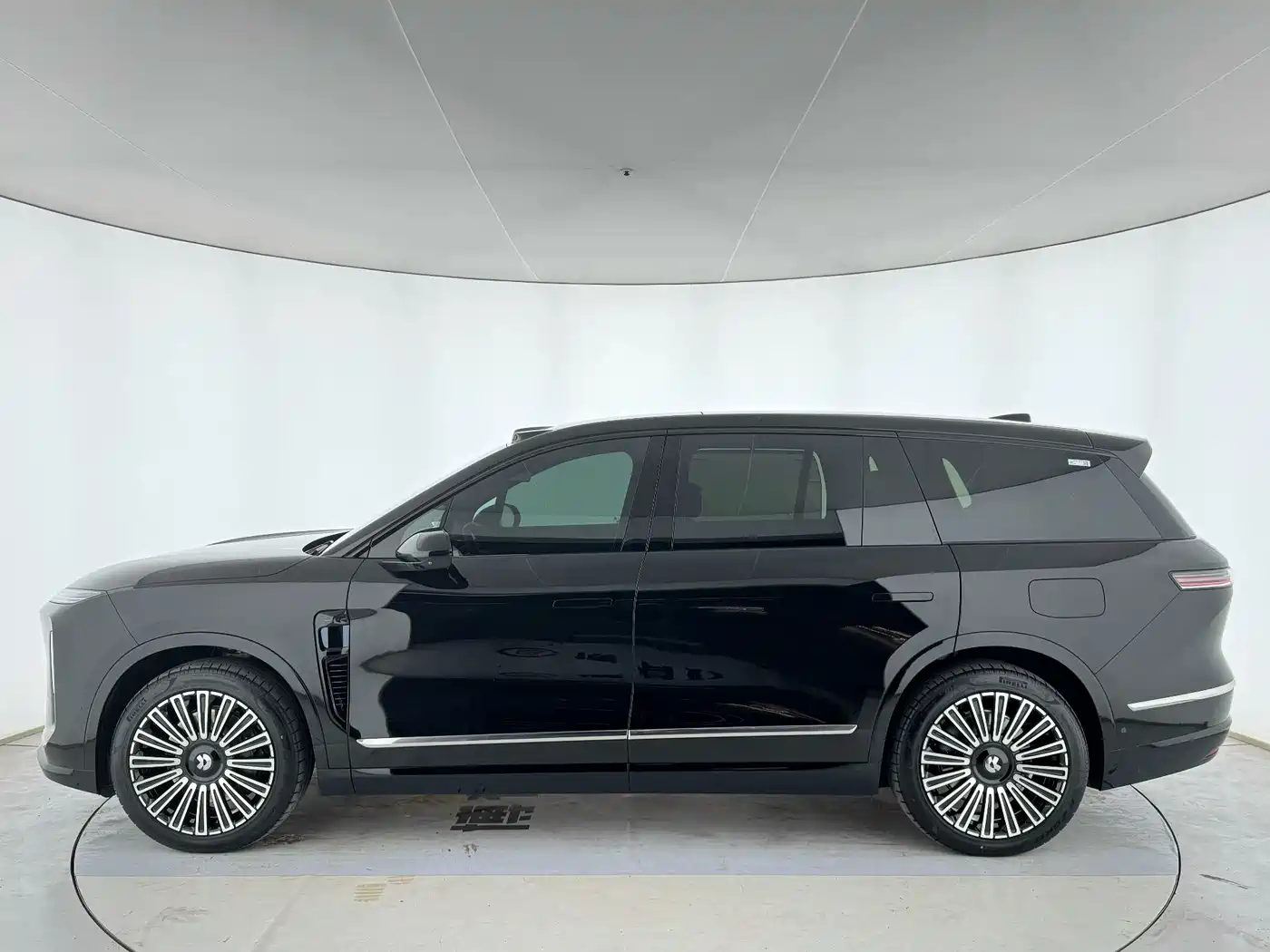 NIO ES8 2026 2025 Model 6-Seat Executive Luxury Edition