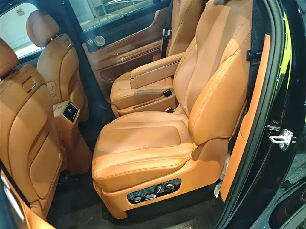 AITO Wenjie AITO M9 2025 Extended Range Ultra 52kWh 6-Seater фото 17