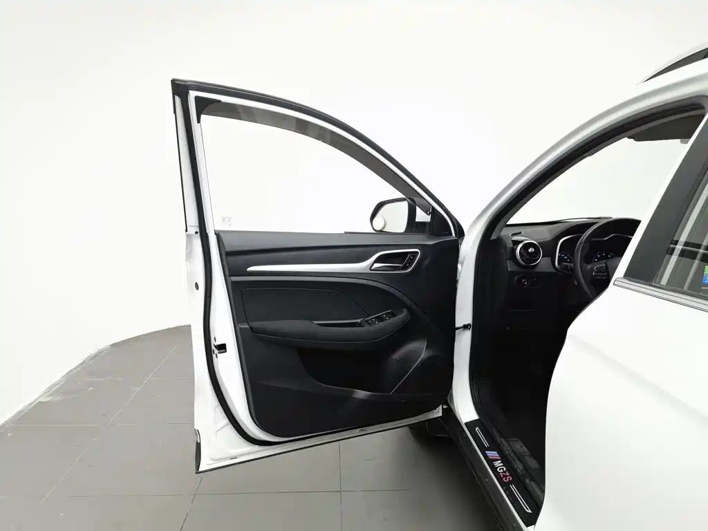 MG ZS 2019 2019 1.5L Manual 65-inch Panoramic Sunroof Global Edition (China VI)