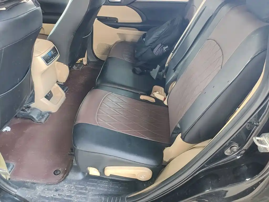 Photo 17 - Toyota Highlander
