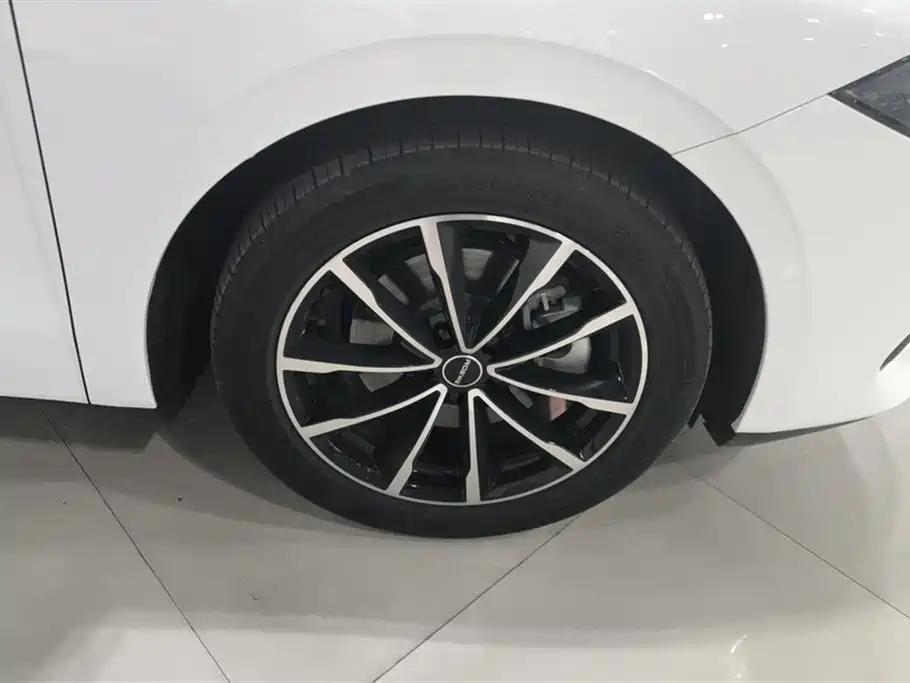 Roewe D7 2025 2025 DMH 125km World Champion Edition