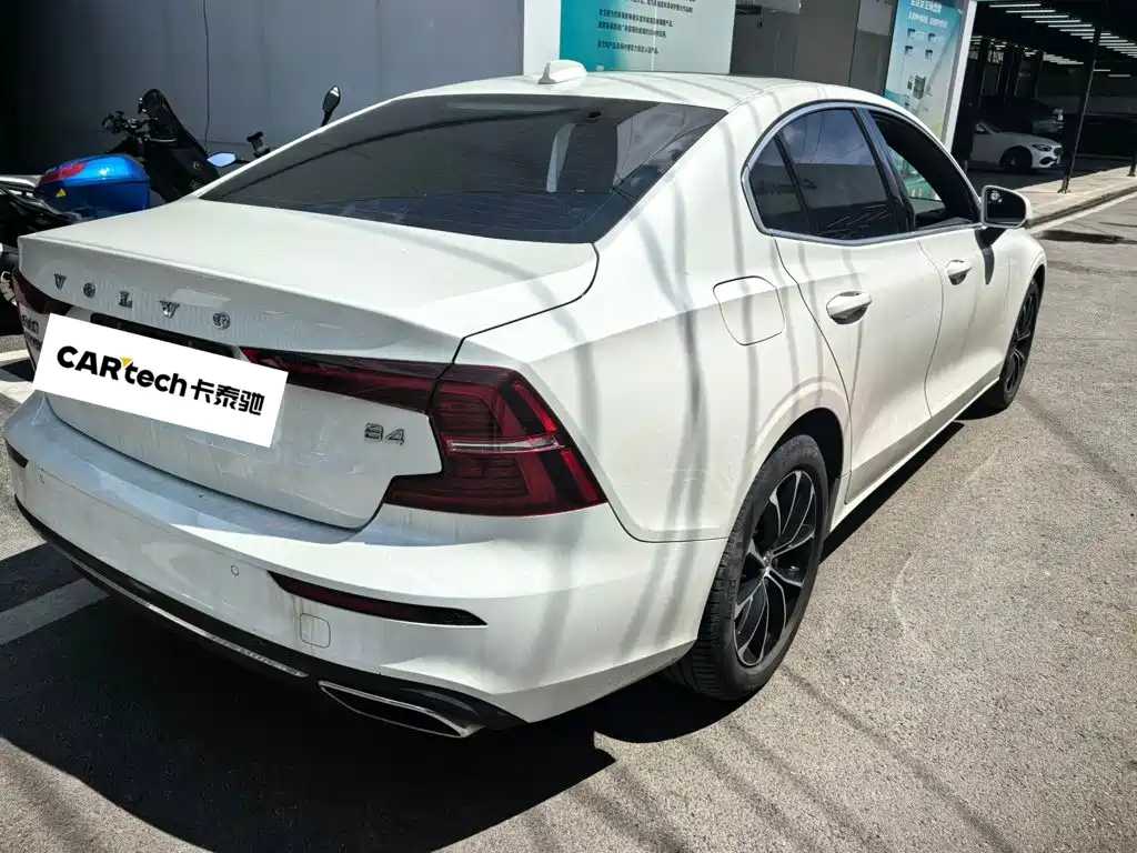 Фото 9 - Volvo S60