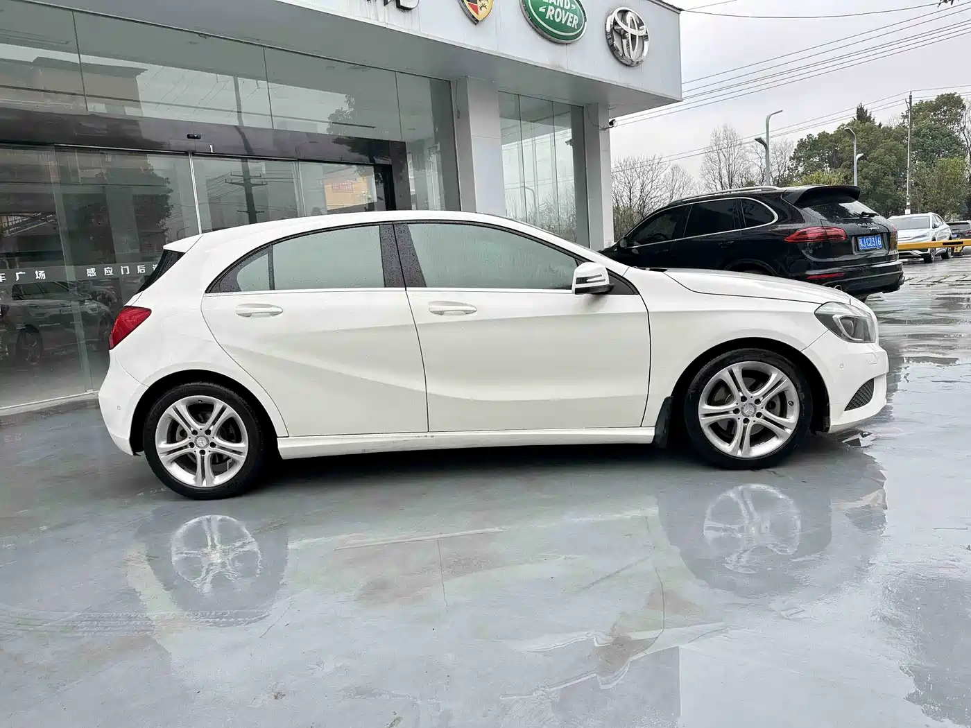 Mercedes-Benz A-Class (Import) 2013 A 200 Urban фото 4