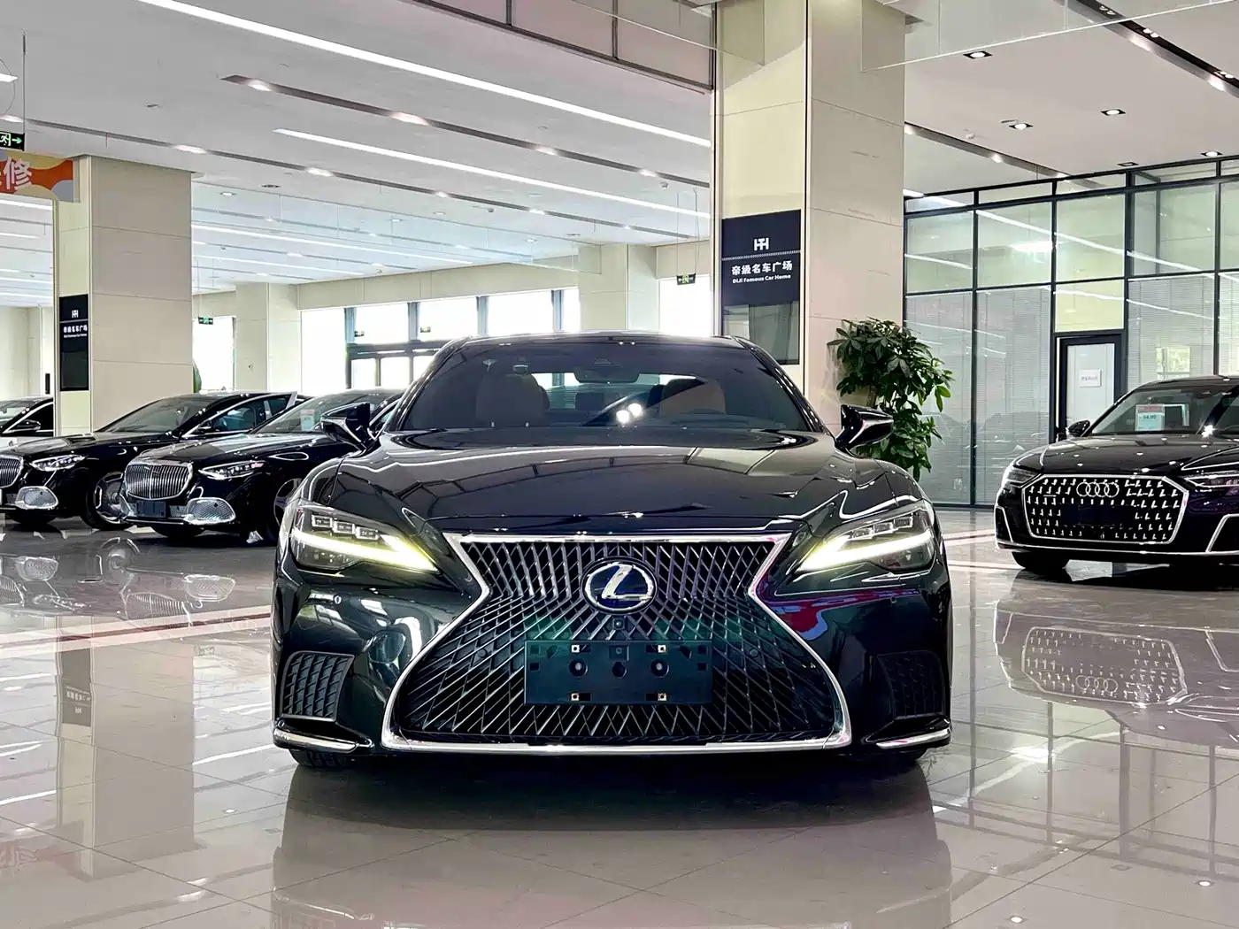 Photo 2 - Lexus LS