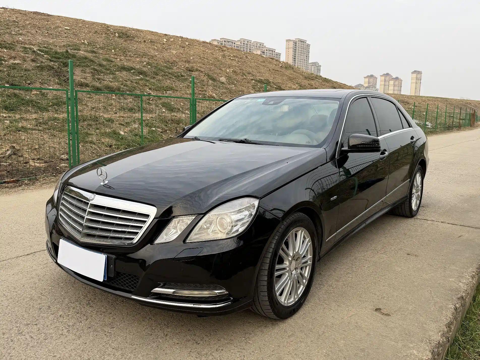 صورة 1 - Mercedes-Benz E-Class