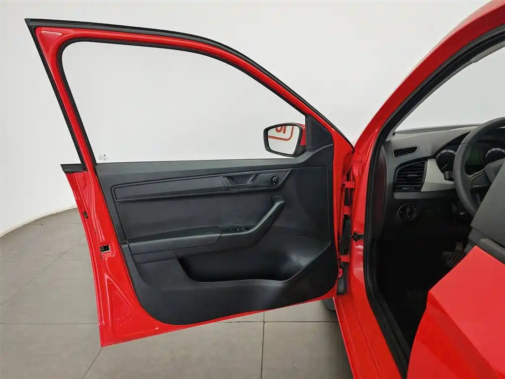 Škoda Fabia 2017 1.4L Auto Car Enjoy Edition фото 8
