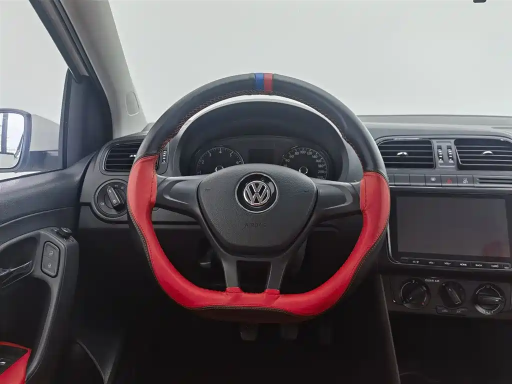 Volkswagen Polo 2018 1.5L Manual Safe Drive фото 11