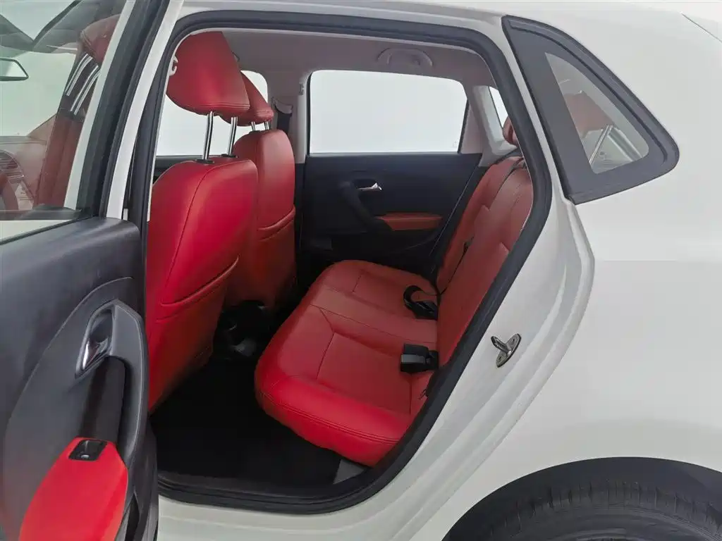 Volkswagen Polo 2018 1.5L Manual Safe Drive фото 15