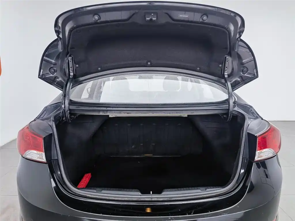 Hyundai Langdong 2012 1.6L Automatic Fashion фото 16