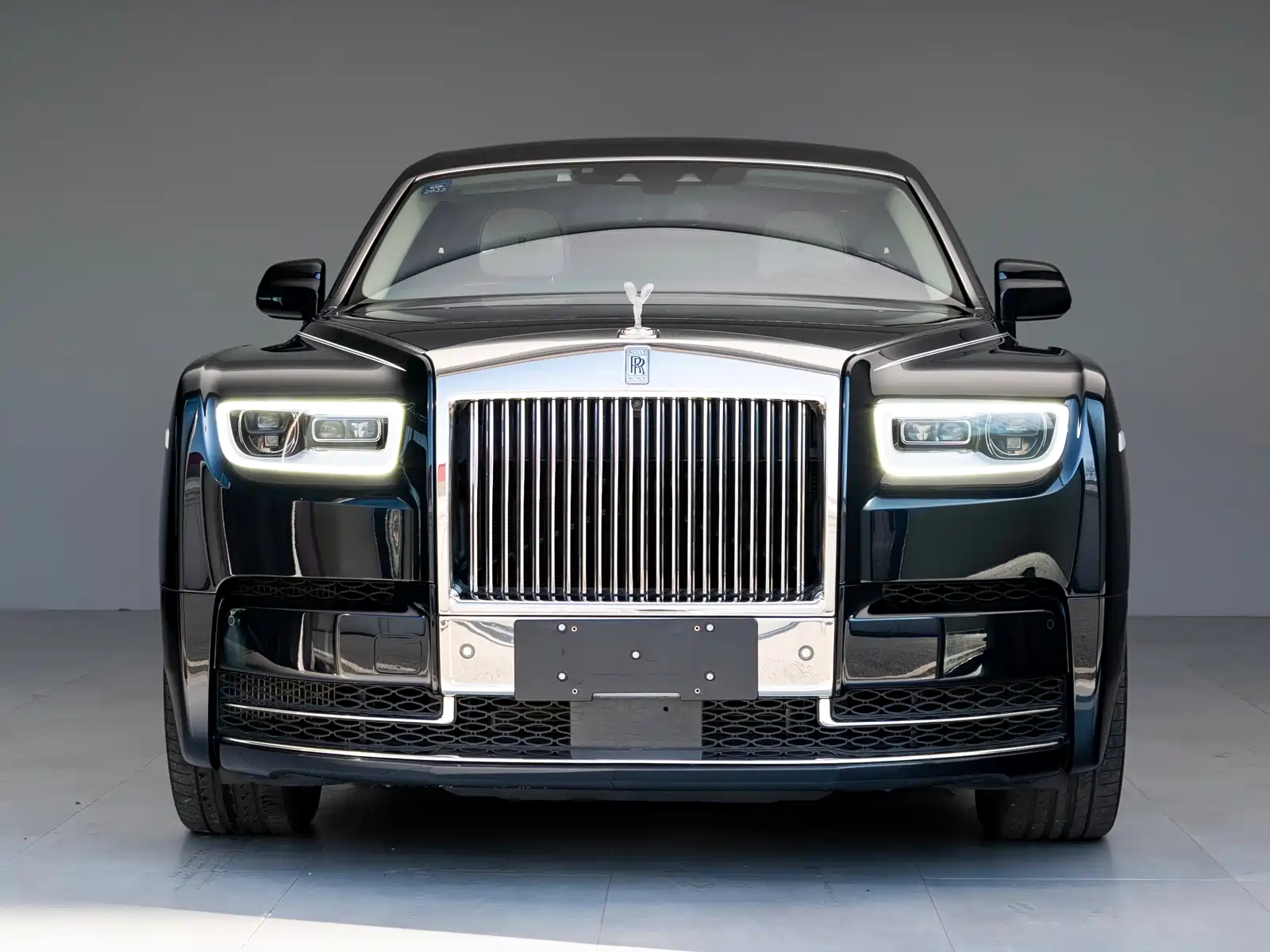 Фото 1 - Rolls-Royce Phantom