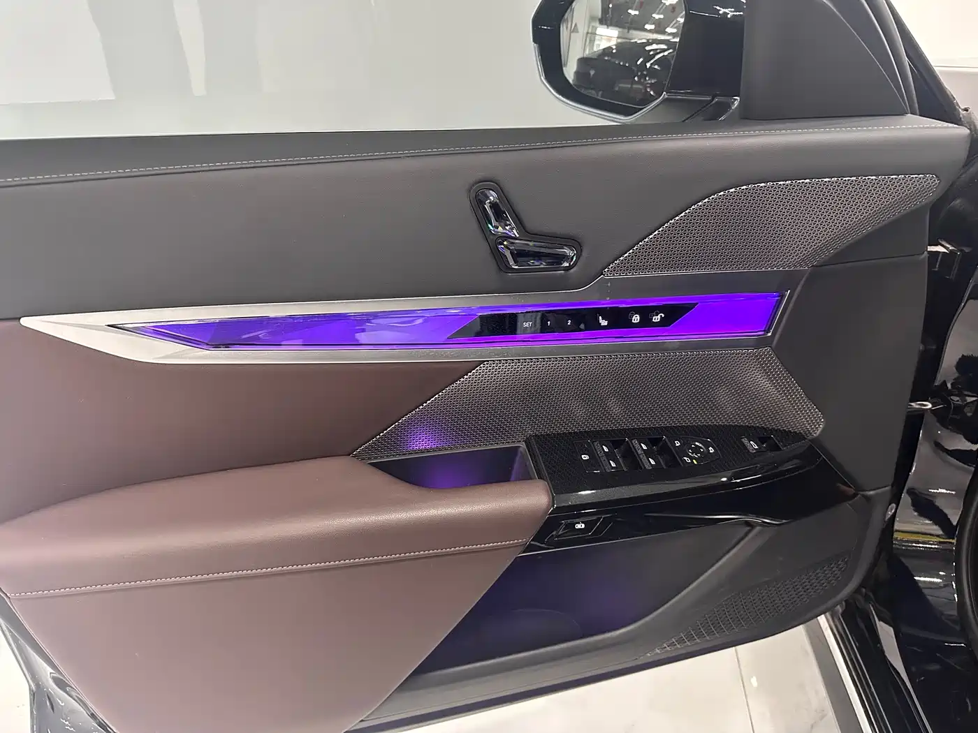 BMW 7 Series 2023 Model 735Li M Sport Package фото 4