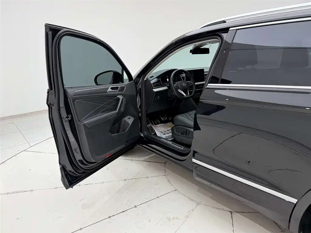 Volkswagen Tiguan L 2024 330TSI Automatic 2WD R-Line Premium Enjoyment Edition фото 13