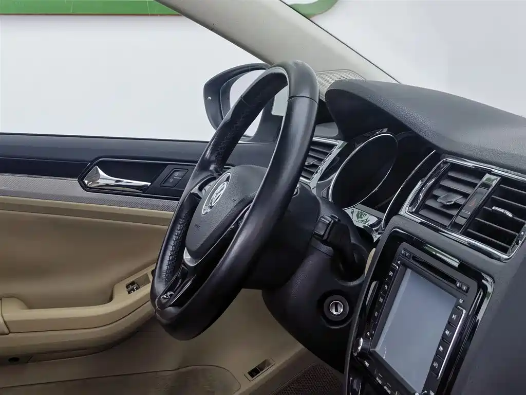 Volkswagen Sagitar 2015 1.6L Manual Comfort фото 22